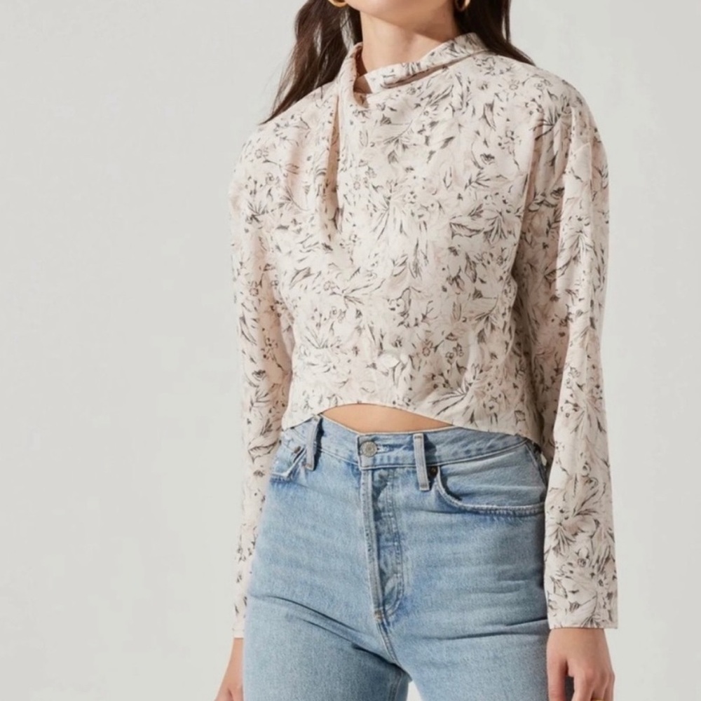 ASTR The Label Long Sleeve Cropped Top - M
